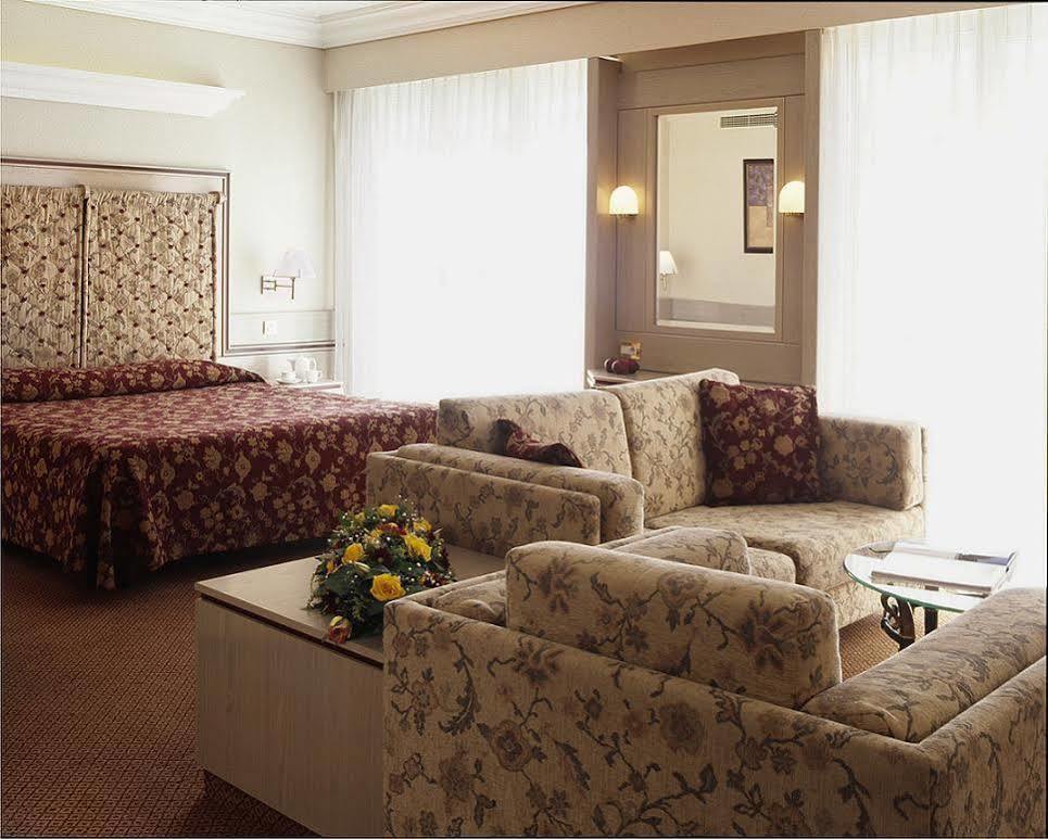Holiday Suites Athens Luaran gambar
